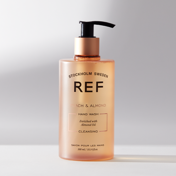 Reference of Sweden REF - Peach & Almond Hand Wash (Enriched with Almond Oil)