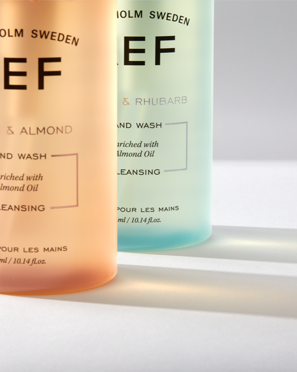 Reference of Sweden REF - Peach & Almond Hand Wash (Enriched with Almond Oil)